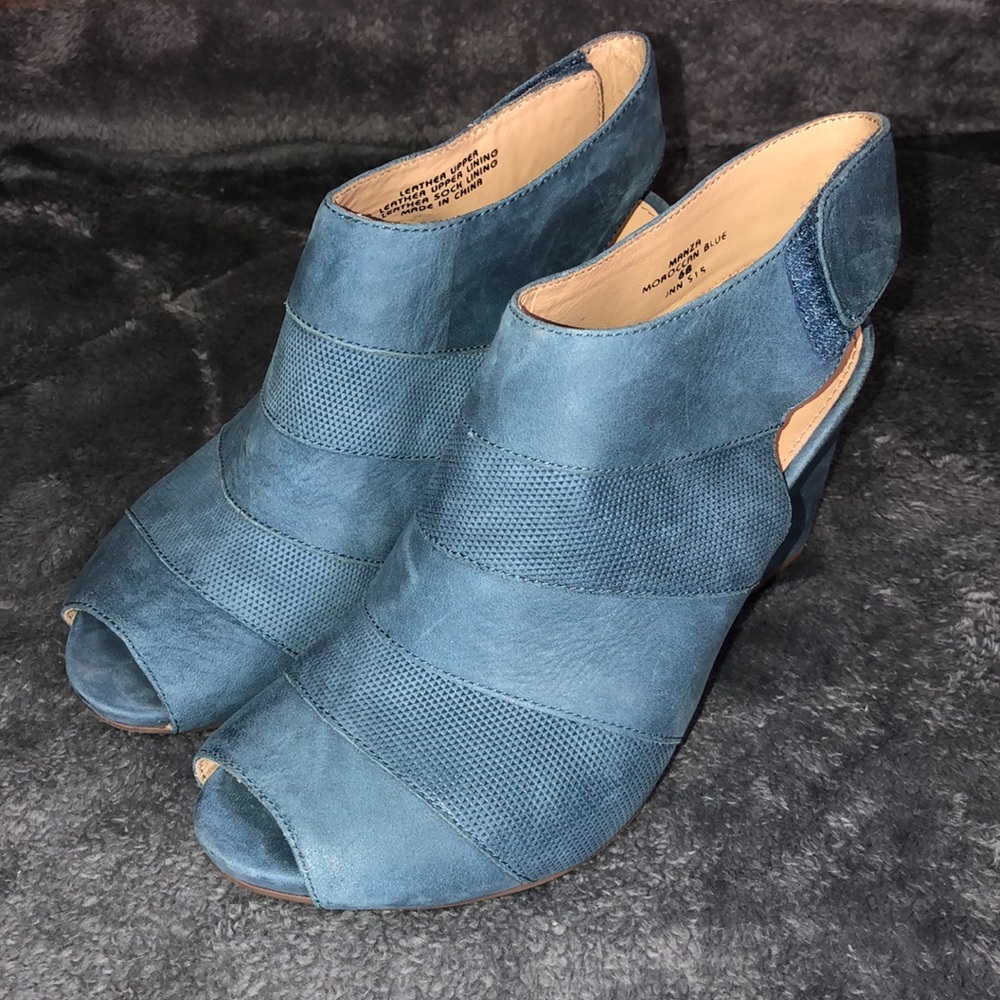Blue Earthies wedge peep toe size 6B
